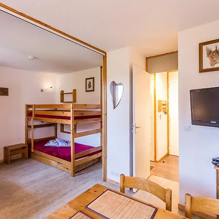 Renove Idealement Situe A Montchavin, Proches Pistes Et Commerces, Avec Balcon Et Parking Gratuit - Fr-1-329-22