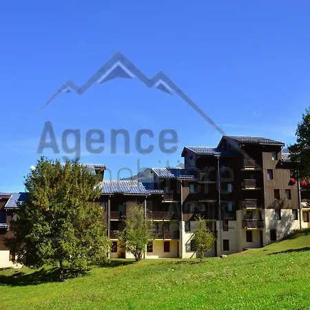 Renove Idealement Situe A Montchavin, Proches Pistes Et Commerces, Avec Balcon Et Parking Gratuit - Fr-1-329-22 *